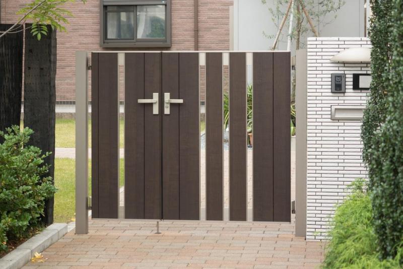 Le portillon doit s'accorder avec le style du portail et de la cl&ocirc;ture