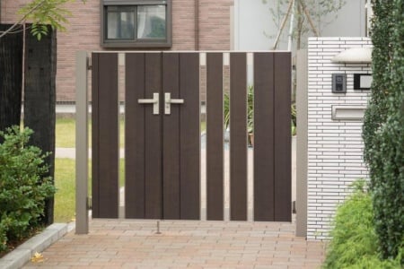 Le portillon doit s'accorder avec le style du portail et de la cl&ocirc;ture